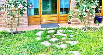 Le Merle Rose, maison sur jardin, au calme et prĂšs du centre