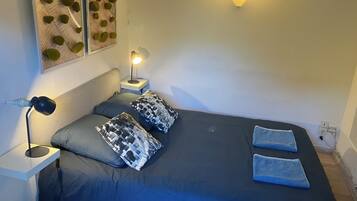 2 chambres, fer et planche à repasser, Wi-Fi, draps fournis