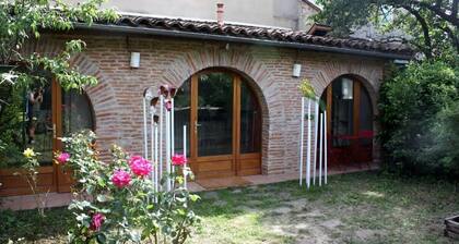 Le Merle Rose, maison sur jardin, au calme et prĂšs du centre