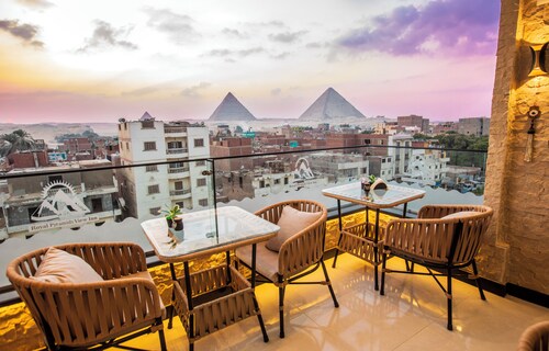 Royal Pyramids View Inn