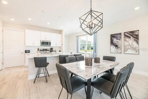 Dining - Reunion resort vacation rental near Disney (Kissimmee)