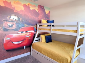 4 bedrooms, WiFi, bed sheets - New Pool Home close to Disney (Clermont)