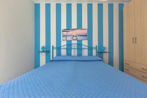 2 habitaciones, tabla de planchar con plancha y ropa de cama 