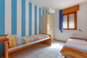 2 bedrooms, iron/ironing board, bed sheets