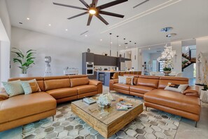 Smart TV - VRCC Villa Metropolis (Cape Coral)