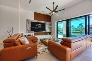 Interior - VRCC Villa Metropolis (Cape Coral)