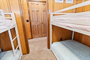 3 bedrooms, free WiFi, bed sheets