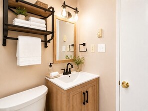 Free toiletries, hair dryer, towels - ML288 New Deck Great Views EZ Parking WiFi Retreat (Snowshoe)