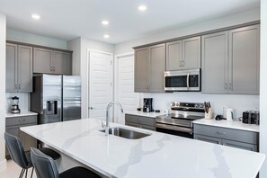 Fridge, microwave, oven, stovetop - RR796DRC - Perfect Getaway in Reunion for up to 6 guest (Kissimmee)