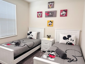 4 bedrooms, iron/ironing board, WiFi, bed sheets - Serenity's place near Disney (Clermont)