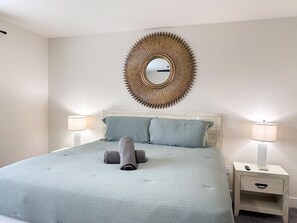 4 bedrooms, iron/ironing board, WiFi, bed sheets - Serenity's place near Disney (Clermont)