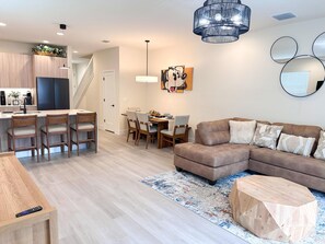 TV - Serenity's place near Disney (Clermont)