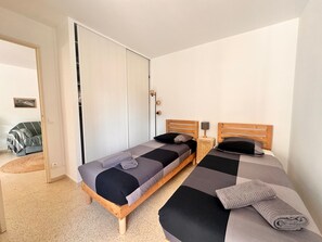 2 chambres, fer et planche à repasser, Wi-Fi, draps fournis