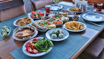 Free daily cooked-to-order breakfast