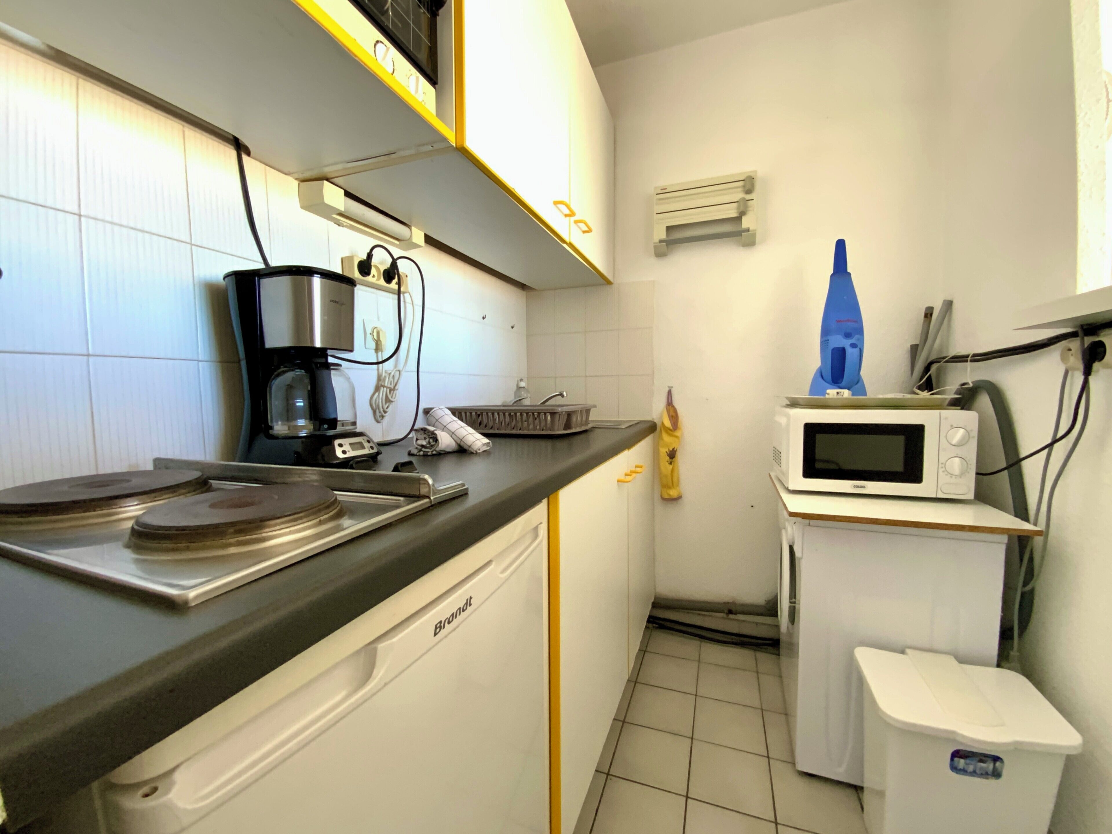 Réfrigérateur, micro-ondes, four, cafetière/bouilloire