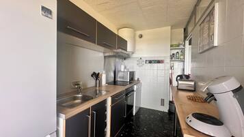 Geladeira, micro-ondas, fogão, lava-louças