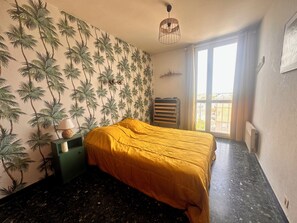2 Schlafzimmer, Bügeleisen/Bügelbrett