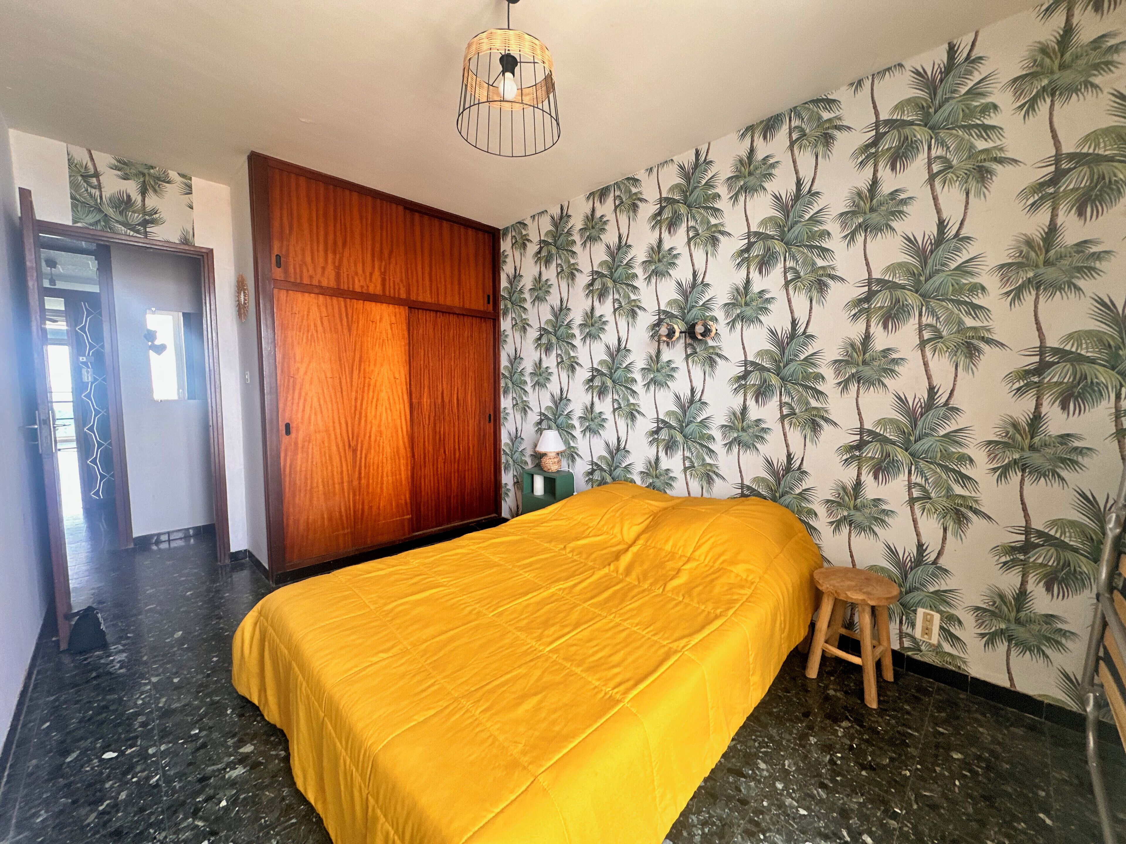 2 bedrooms, iron/ironing board, bed sheets