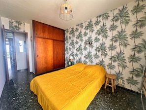2 bedrooms, iron/ironing board, bed sheets