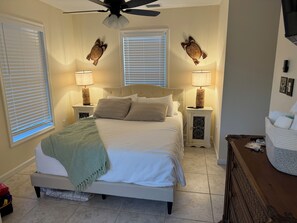 4 bedrooms, iron/ironing board, WiFi, bed sheets - Hibiscus House - Heated Pool (Big Pine Key)