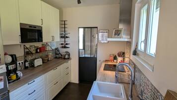 Réfrigérateur, micro-ondes, four, lave-vaisselle