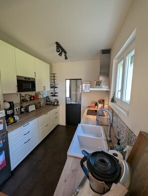 Réfrigérateur, micro-ondes, four, lave-vaisselle