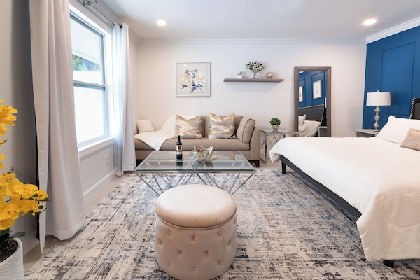 1 Schlafzimmer, BĂŒgeleisen/BĂŒgelbrett, WLAN, BettwĂ€sche