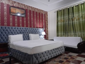 Sistema de insonorización, tabla de planchar con plancha y wifi gratis