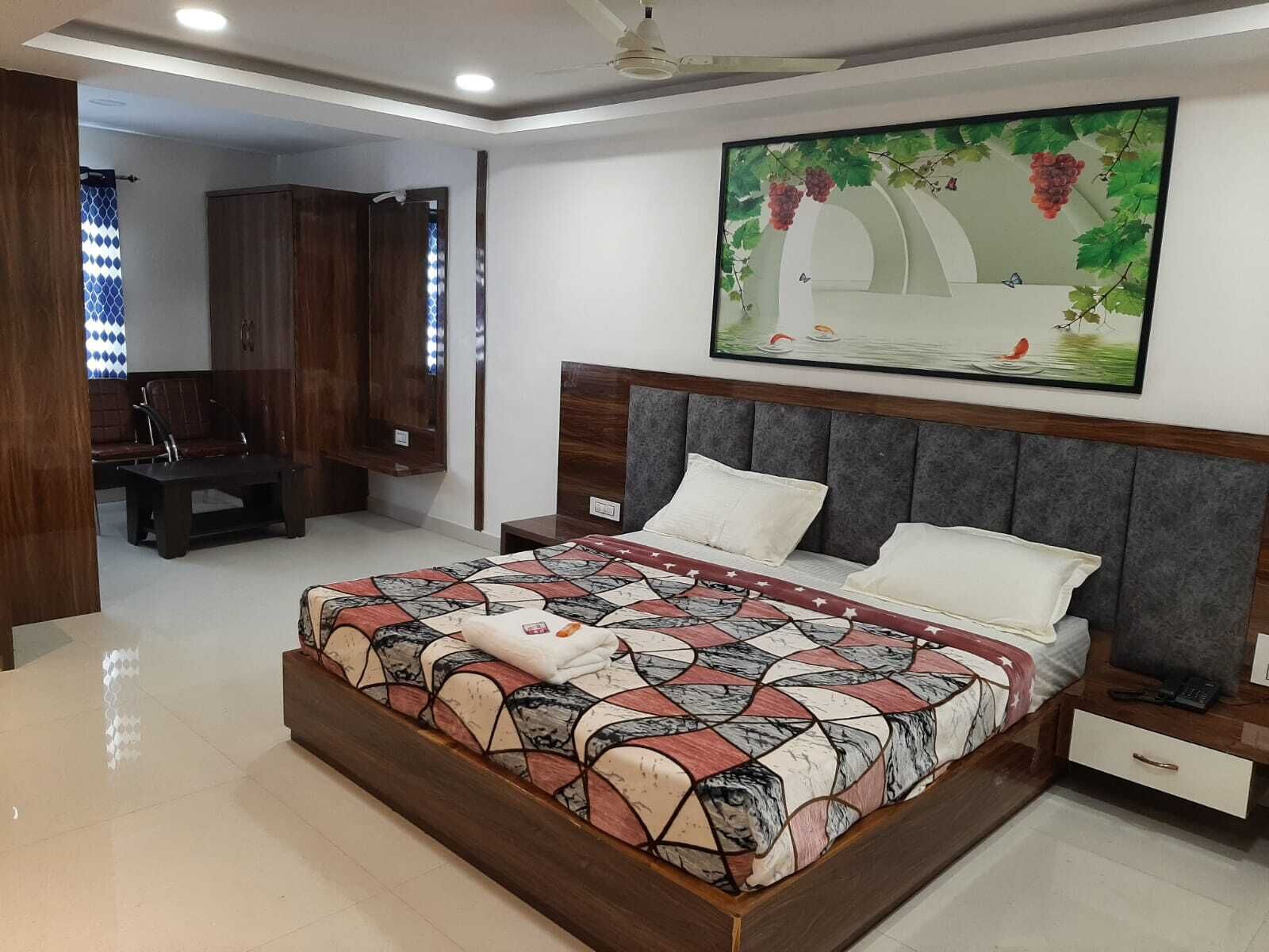 Deluxe Double Room | In-room safe, desk, blackout curtains, iron/ironing board