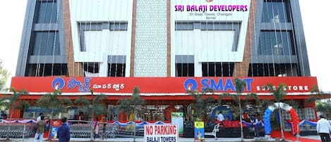 A building with a sign for Sri Balaji Developers and a SMART Superstore.