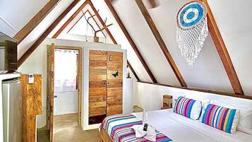 Comfort Cabin | Living area | 32-inch Smart TV with digital channels