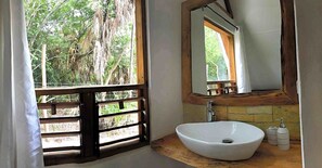 Cabaña Confort | Baño | Regadera, regadera tipo lluvia, secadora de cabello, toallas 