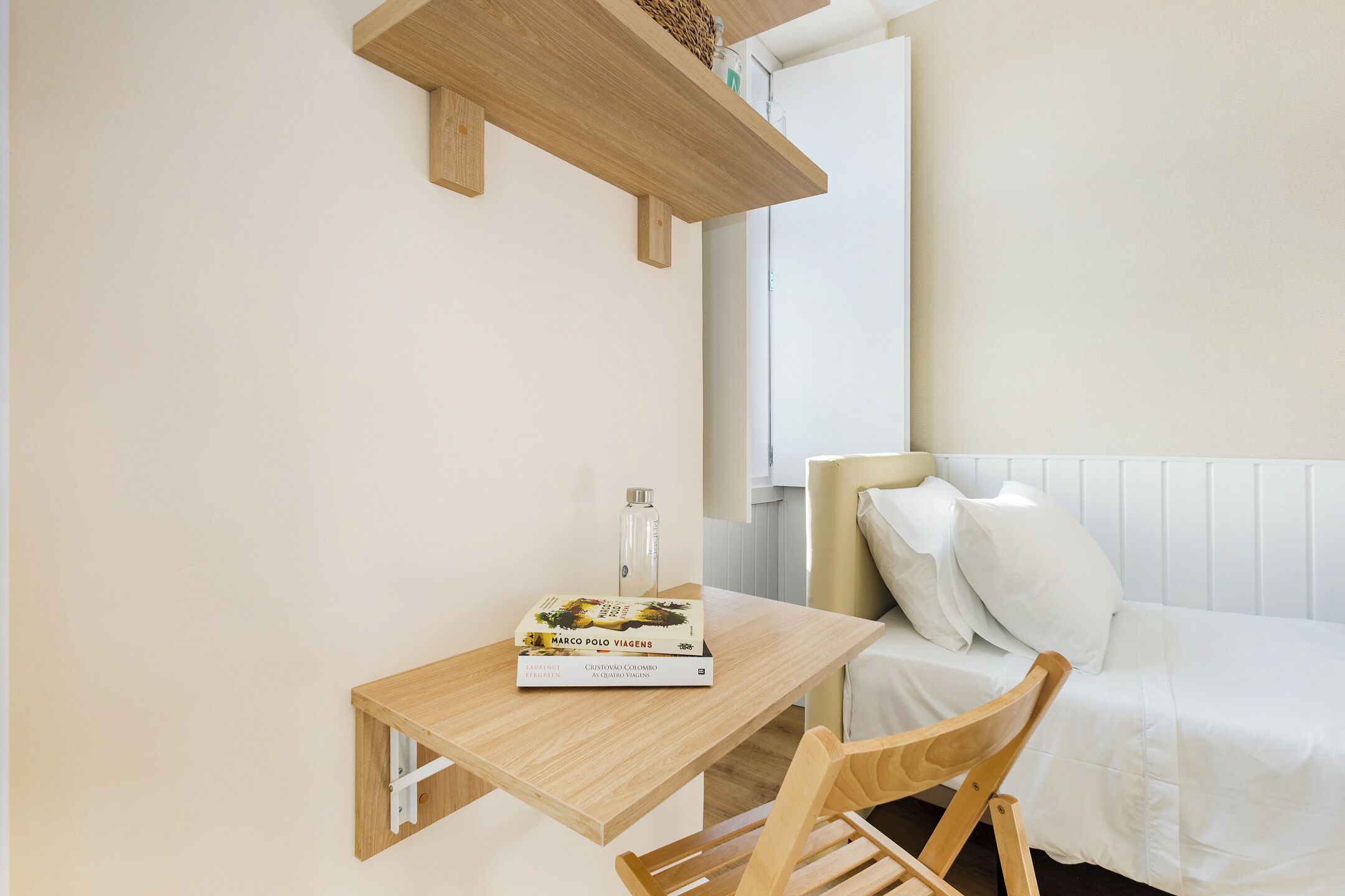 Studio Standar, pemandangan kota | Meja kerja, ruang kerja ramah laptop, dan Wi-Fi gratis