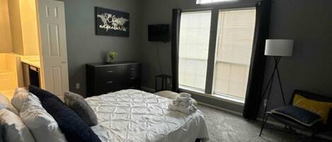 3 室のベッドルーム、旅行用ベビーベッド、WiFi、ベッドシーツ