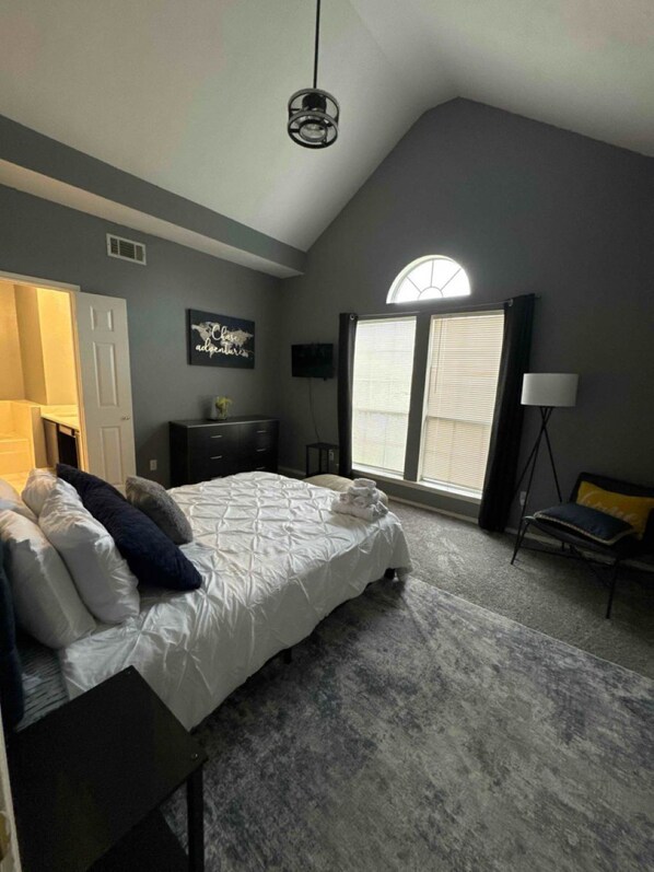 3 bedrooms, travel crib, WiFi, bed sheets