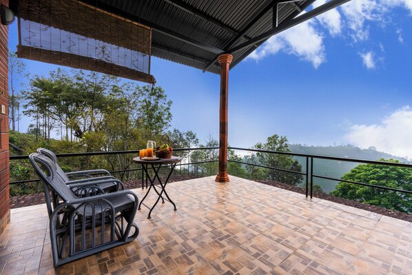 Biệt thự, 4 phòng ngủ | Ban công