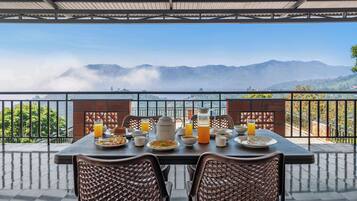 Villa, 4 Bedrooms | In-room dining