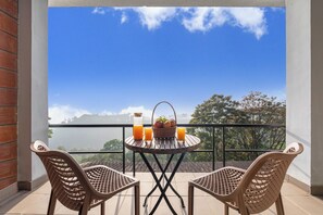 Biệt thự, 4 phòng ngủ | Khu phòng khách | TV màn hình phẳng