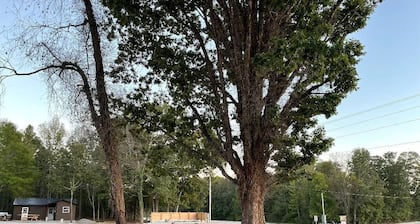 Cozy campground with WiFi near serene Natchez Trace Parkway