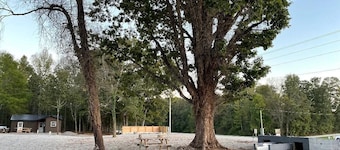 Cozy campground with WiFi near serene Natchez Trace Parkway