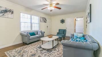 Televisión y chimenea