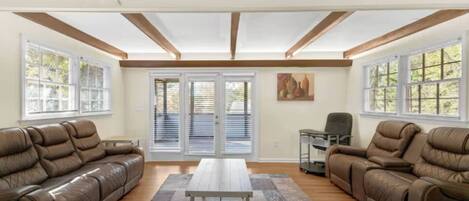 Televisie en een open haard