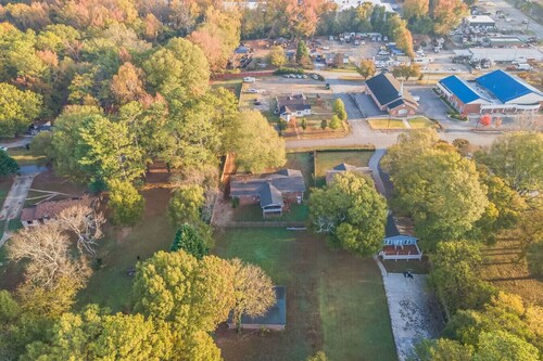 5 bedrooms | Great Neighborhood | 6 Flags