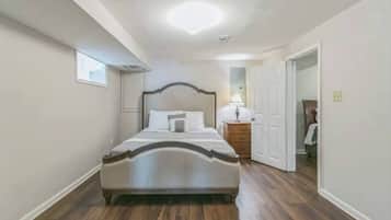 5 bedrooms, desk, iron/ironing board, WiFi