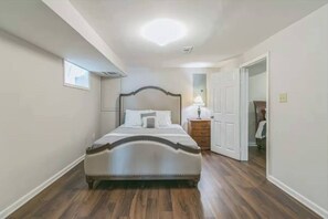 5 dormitorios, escritorio, tabla de planchar con plancha y wifi