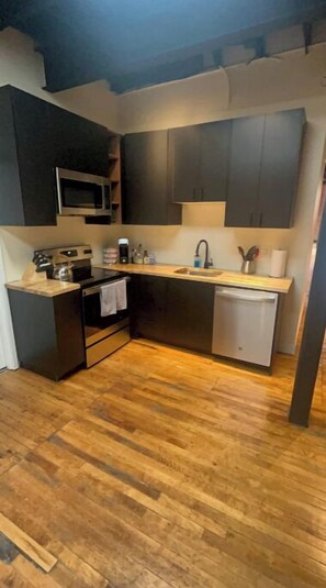 Private kitchen - Stylish Downtown Loft!
(Detroit)