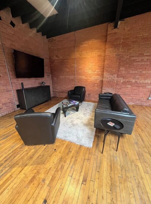 Interior - Stylish Downtown Loft!
(Detroit)