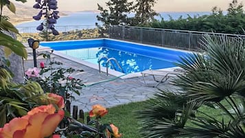 Piscina stagionale all'aperto