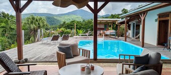 Villa Rêve leeward, facing the sunset