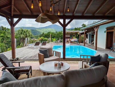 Villa Rêve leeward, facing the sunset